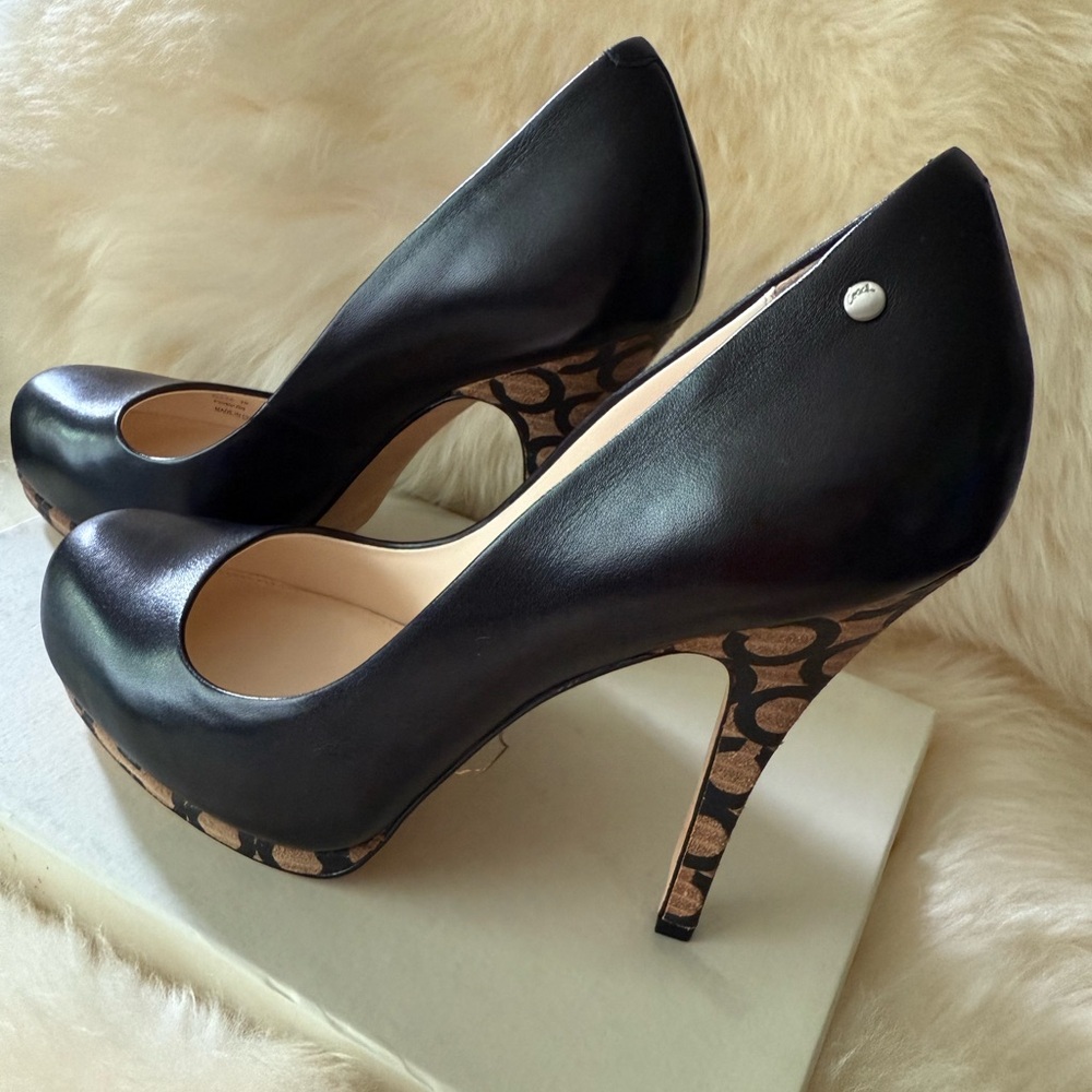 Coach Alexa Round Toe Pump